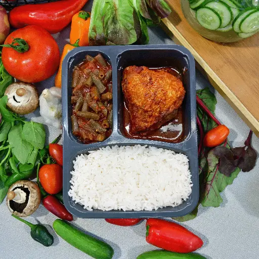 [KK037] קציצות עוף לצד אורז וגרעיני תירס